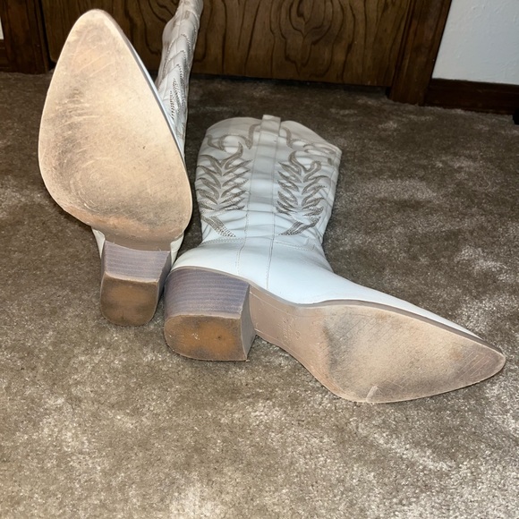 White Boots - Picture 7 of 7